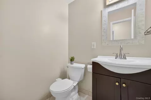 Bath - 9 Maple Crest Dr, Peekskill, NY 10566 photo 3 of 3