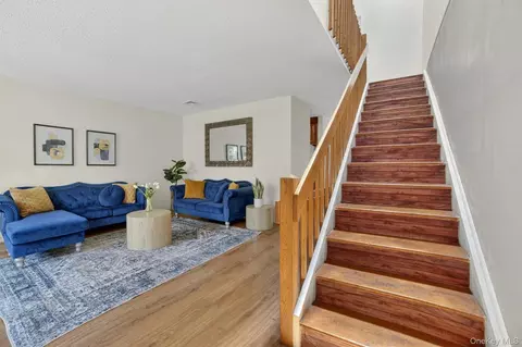 Living - 9 Maple Crest Dr, Peekskill, NY 10566 photo 3 of 5