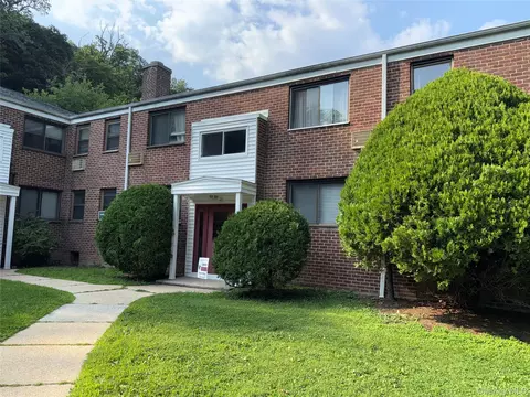 21 Lawrence Dr #A, Greenburgh, NY 10603