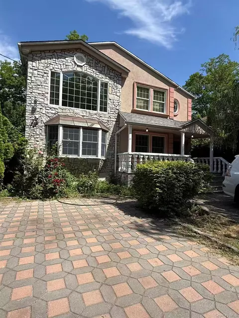 45 Yennicock Ave, North Hempstead, NY 11050