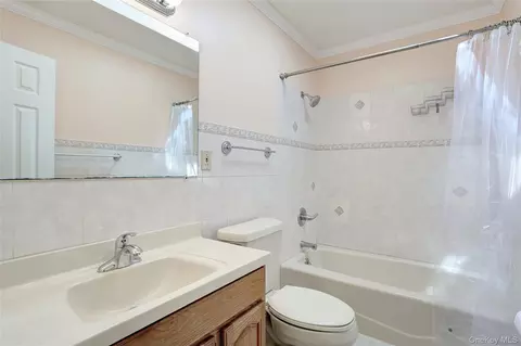 Bath - 7 Eagle St, Ramapo, NY 10977 photo 2 of 3