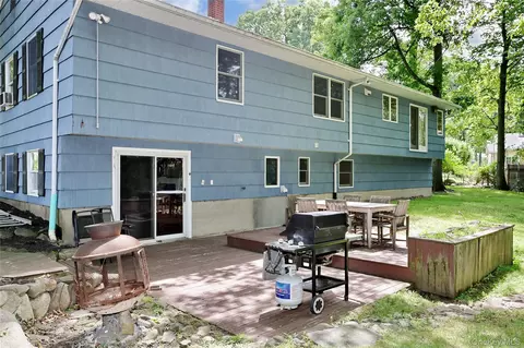Exterior - 7 Eagle St, Ramapo, NY 10977 photo 4 of 6