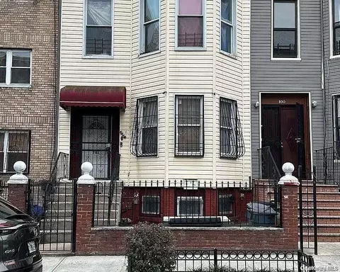102 Cornelia St, Brooklyn, NY 11221