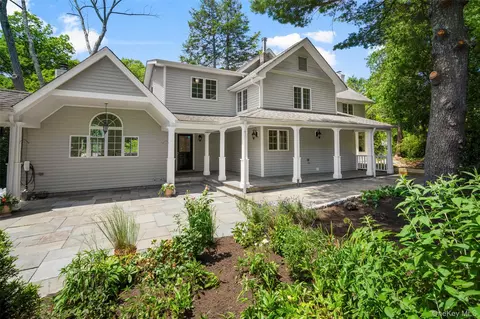 125 Saxon Woods Rd, White Plains, NY 10605