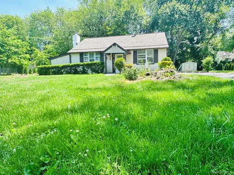 15 Maple Dr, Southeast, NY 10509