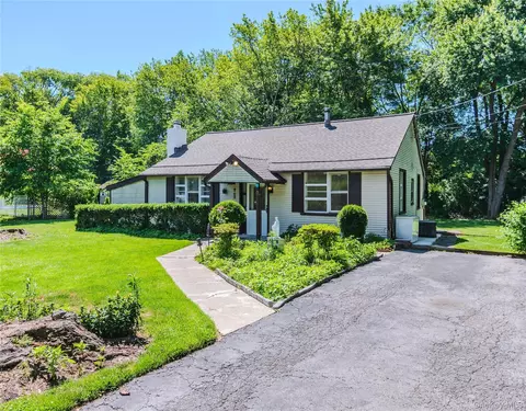 15 Maple Dr, Southeast, NY 10509