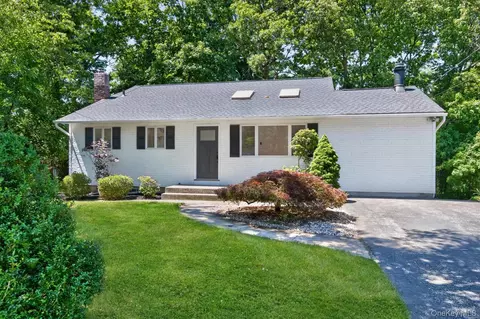21 Gay Lore Dr, Huntington, NY 11743