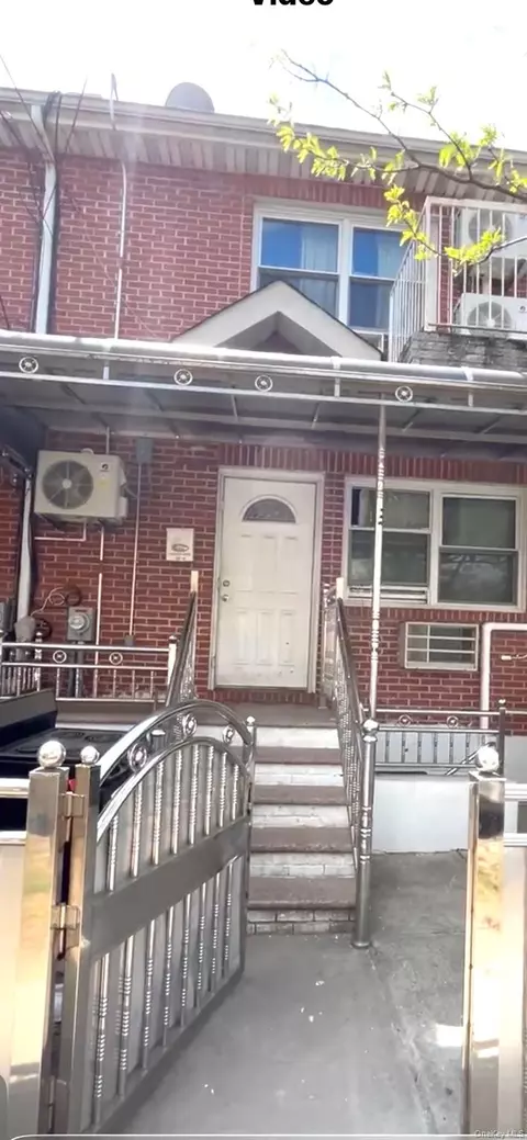 15818 85th Ave, Jamaica, NY 11432