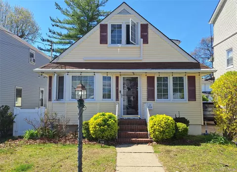 184 E Chester St, Valley Stream, NY 11580