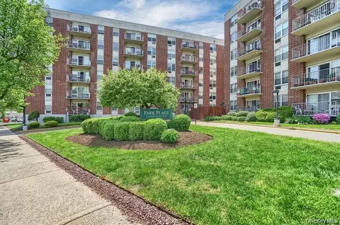 35 Park Ave #2R, Ramapo, NY 10901