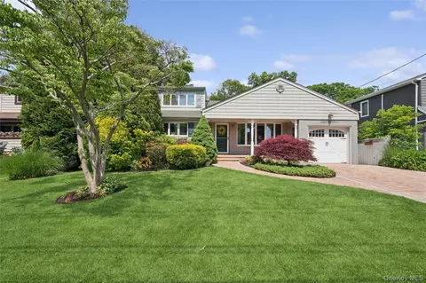 318 Lakeshore Blvd, Massapequa Park, NY 11762