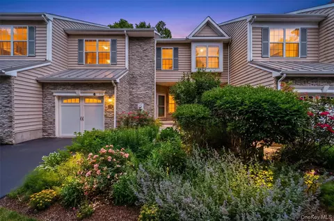 731 Huntington Dr, Fishkill, NY 12524