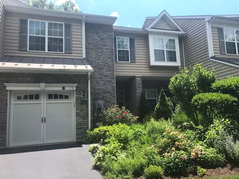 731 Huntington Dr, Fishkill, NY 12524