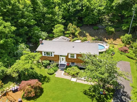 45 Lakeview Ave W, Cortlandt, NY 10567