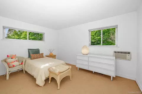 Bedroom - 10 Rye Pl, Commack, NY 11725 photo 4 of 5
