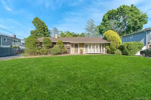 10 Rye Pl, Commack, NY 11725