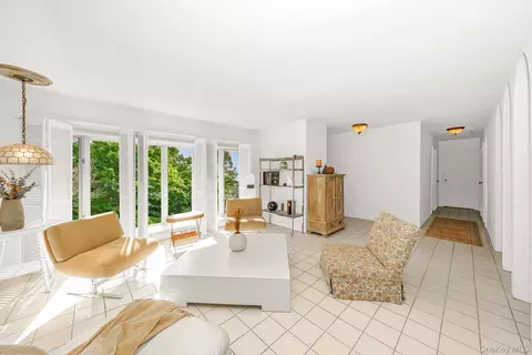 Living - 10 Rye Pl, Commack, NY 11725 photo 1 of 4