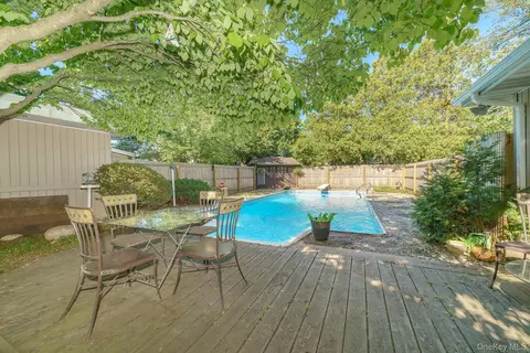 Exterior - 10 Rye Pl, Commack, NY 11725 photo 5 of 5
