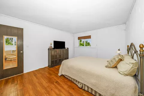Bedroom - 10 Rye Pl, Commack, NY 11725 photo 2 of 5