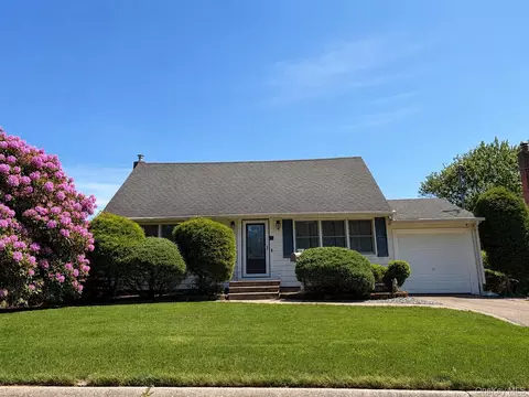 62 Pell Ave, North Babylon, NY 11703