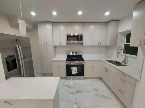 Entry Way - 141-66 73rd Ter, Flushing, NY 11367 photo 1 of 3