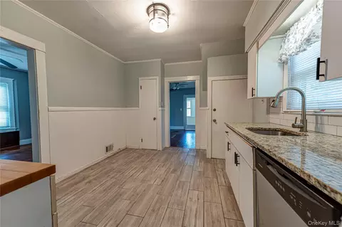 Entry Way - 129 Bay Ave, Patchogue, NY 11772 photo 2 of 3