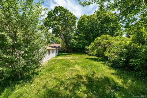 Exterior - 129 Bay Ave, Patchogue, NY 11772 photo 2 of 3
