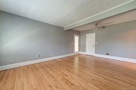 Living - 129 Bay Ave, Patchogue, NY 11772 photo 4 of 5