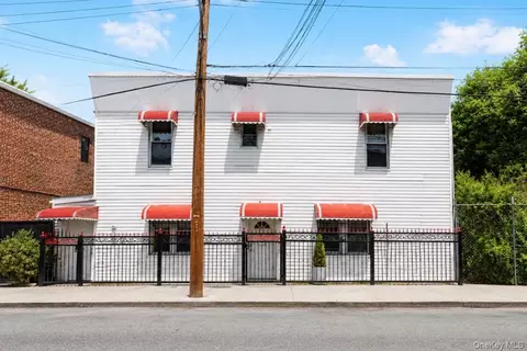 735 E 211th St, New York, NY 10467
