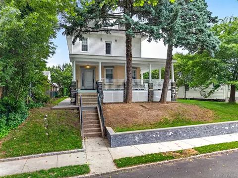 3215 Murray Ln, Flushing, NY 11354