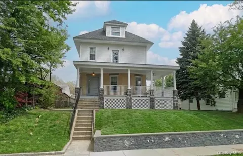 3215 Murray Ln, Flushing, NY 11354