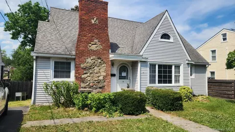 21 Marple Rd, Arlington, NY 12603