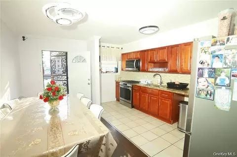 71-38 147th St #27A, Flushing, NY 11367 photo 2