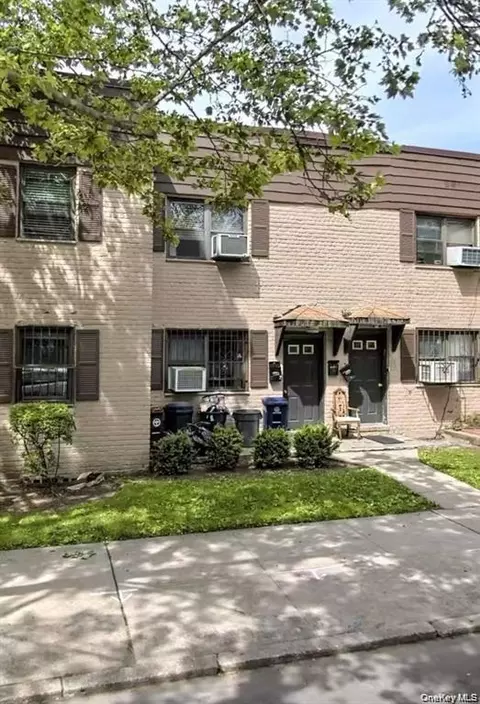 71-38 147th St #27A, Flushing, NY 11367