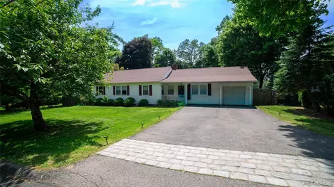 208 Woodhampton Dr, White Plains, NY 10603
