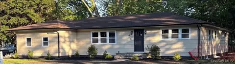 64 Lincoln Ave, Mastic Beach, NY 11951