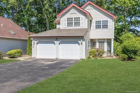 112 Dorado Ct S, Middle Island, NY 11953