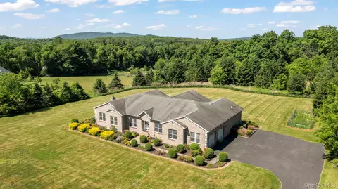 41 Flint Rd, Union Vale, NY 12545