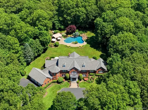 7 Fairway Ct, Oyster Bay, NY 11771