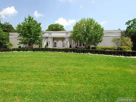 247 Barrett Rd, Lawrence, NY 11559
