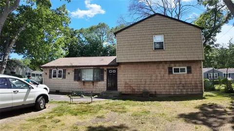 110 Queen St, Bay Shore, NY 11706