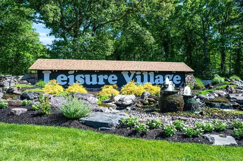 200 Newcastle Ct #E, Ridge, NY 11961