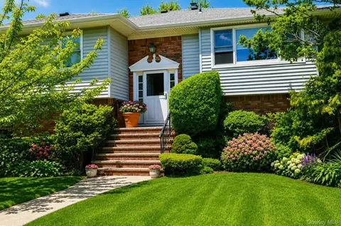240 Pearl St, Lawrence, NY 11559