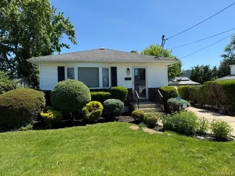 322 N Virginia Ave, North Massapequa, NY 11758