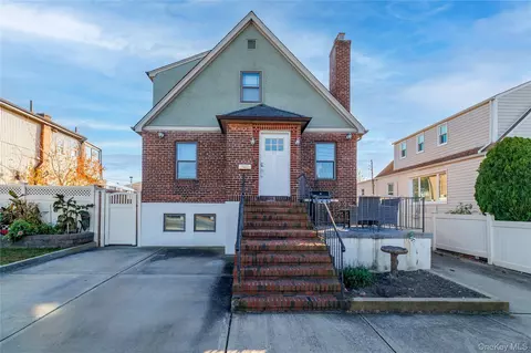 57 Island Pkwy, Island Park, NY 11558