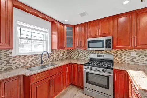 16418 109 Dr, Jamaica, NY 11433