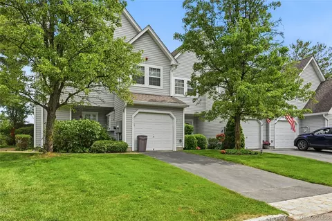 323 Erik Dr, Setauket, NY 11733