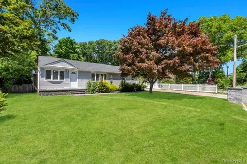 120 Smithtown Polk Blvd, Centereach, NY 11720