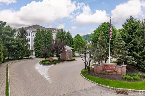 811 Regency Dr #802, Fishkill, NY 12524 photo 3
