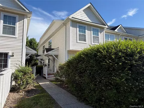 9 Jordan Ln, Middletown, NY 10940